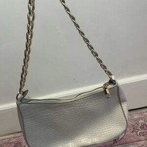 Elegant White Croc-Embossed Shoulder Bag